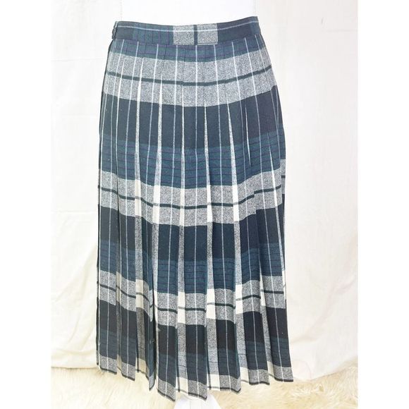 Century of Boston Dresses & Skirts - 1960's Century Of Boston Tartan Plaid Below the Knee Pleated Wool Skirt